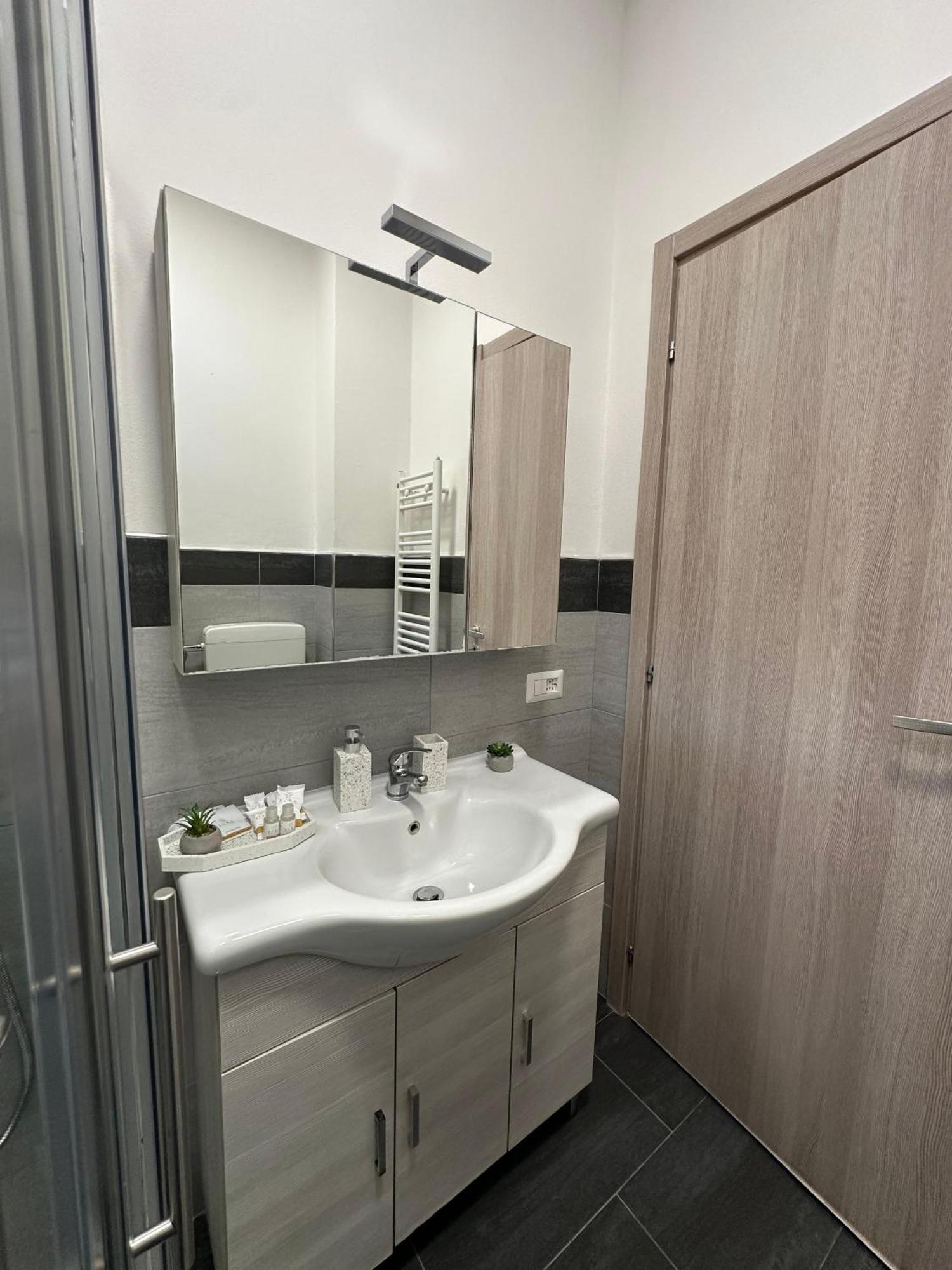 Apartment Jessy Baveno Bagian luar foto